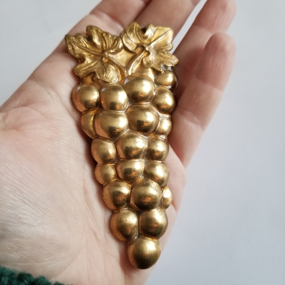 Big brooch vintage grapes brooch gold tone pressed metal fruit jewelry pin